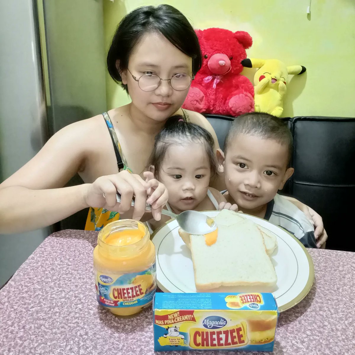 MOMshieklista's tweet photo. We are Certified Cheese Lovers! π§π
Sarap ka-bonding anytime - mapa-breakfast or mapa-snacks pa yan.
My kids are always excited whenever they see Magnolia Cheezee Cheddar Spread and Cheese Blocks on our table.
#MagnoliaCheezee #TryAndReview https://t.co/WmOjY0f4dK