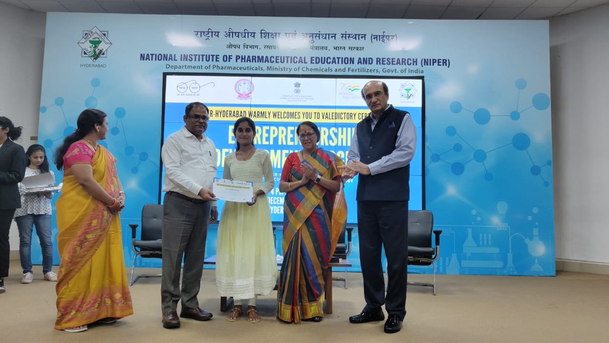 NIPERHyd's tweet photo. Valedictory Ceremony of #Entrepreneurship Development Program organized by @NIPERHyd in association with #TSCOST

Participants receiving their certificates. 

@Pharmadept @mansukhmandviya @OfficeOf_MM @bhagwantkhuba #Entrepreneur #Entrepreneurs #StartupIndia https://t.co/3QSqM91waz