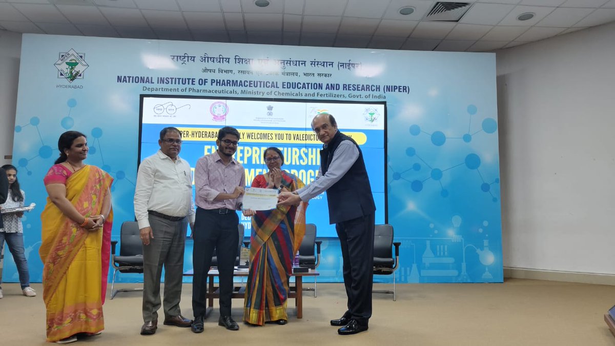 NIPERHyd's tweet photo. Valedictory Ceremony of #Entrepreneurship Development Program organized by @NIPERHyd in association with #TSCOST

Participants receiving their certificates. 

@Pharmadept @mansukhmandviya @OfficeOf_MM @bhagwantkhuba #Entrepreneur #Entrepreneurs #StartupIndia https://t.co/5dPyf6ITAd