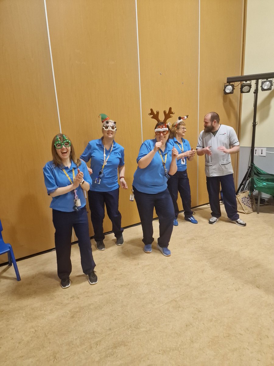 Team_Oaklands's tweet photo. It's December, we are all getting tired, but the staff @Team_Oaklands are always up for a bit of Signalong revision. Especially when it's followed by the first of our Christmas Karaoke sessions! #commitment #Christmas #Thursday #Edinburgh #gottaloveasingsong https://t.co/5E1Y8aXFrA