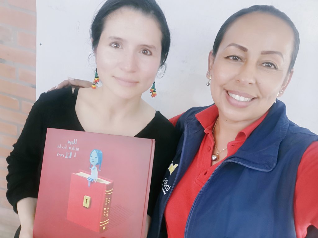 ALBAENIT's tweet photo. Presentación proyecto RECORDAR Y ESCRIBIR PARA CONTAR... La fotografía como reconstrucción de memoria, un a excusa para la escritura consciente... IERD PATIO BONITO ANAPOIMA.
Diplomado LEEMOS, ESCRIBIMOS Y VOLAMOS CÓMO EL VIENTO. https://t.co/HVAYHcdgGS