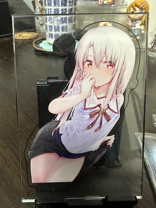 新刊セットのアクリルスタンドこんな感じになるみたいです可愛い 