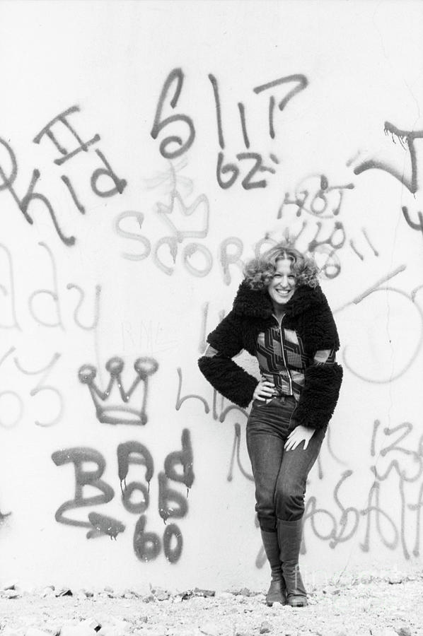  December 1, 1945. Happy 77th Birthday to Bette Midler.

Photographed in NYC by David Gahr, 1972. 