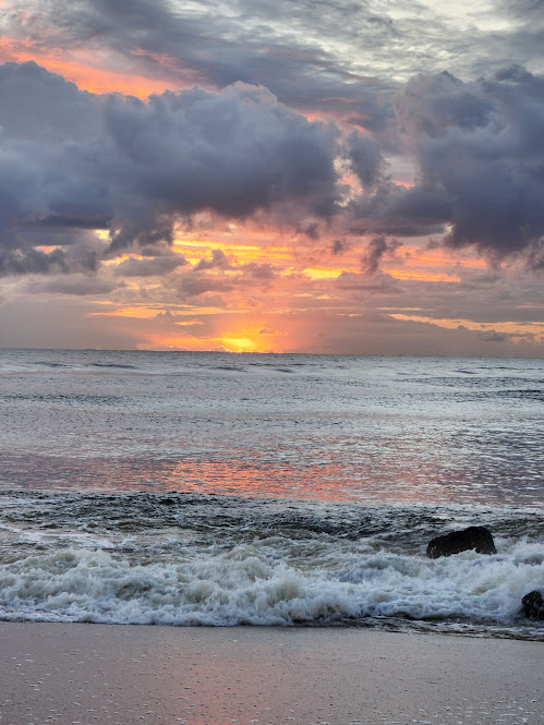 AngelaBrentHar1's tweet photo. #WelcomeDecember 💛🧜‍♀️🧜‍♂️
What a glorious #sunrise at Boynton Beach, Florida, on the 1st day of the last month of 2022! @boyntonbeachrec @AuthenticFL @born_saltwater @BeInspiredFL @LuxTravelHotels @AventuraRI @FloridianCreat1 @VISITFLORIDA @floridatravelc @TheFloridaCoast   #beach https://t.co/pXJe7fS03z
