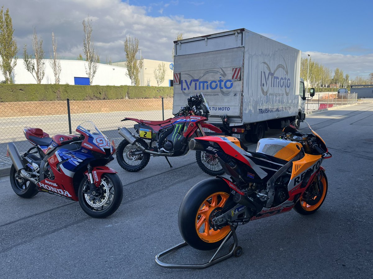 LVTMOTO's tweet photo. Trio de ases, #MotoGP #Superbike #Dakar https://t.co/Q9yTUjXFM7