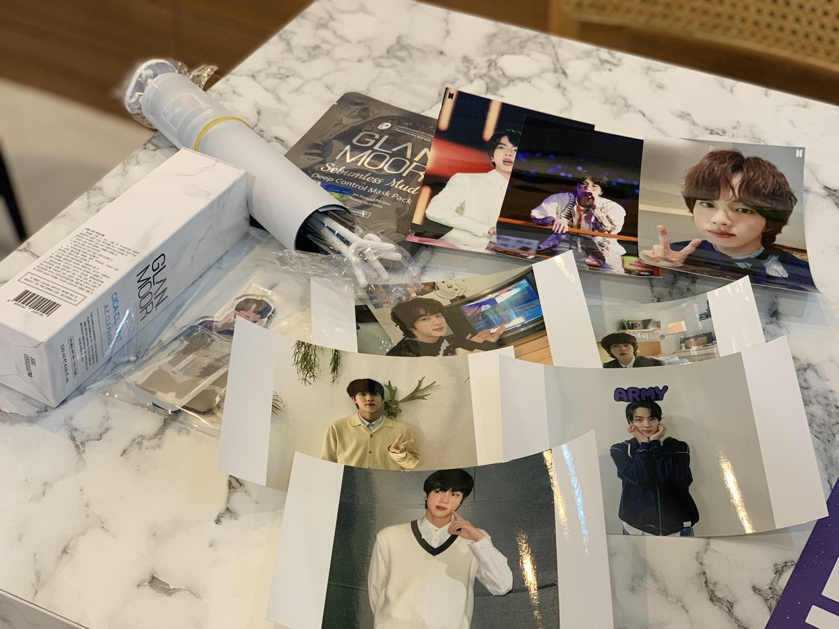 fly_BTS_9's tweet photo. 🐹𝟚𝟘𝟚𝟚 𝐇𝐀𝐏𝐏𝐘𝐉𝐈𝐍𝐃𝐀𝐘🐹
12/1 오늘부터 달려보자🏃‍♀️카페동네~😁너무 행복했어요💜울 석진이 특전 이쁘고 뽑기 만원치 해서 1등,4등,5등8개🤣정말 감사드립니다🙇🏻‍♀️(석진아 생일 축하해🎉)
@nimodream 
#나의_우주가_돼_준_김석진
#나의우주비행사_김석진 https://t.co/JSgrsDqzOd
