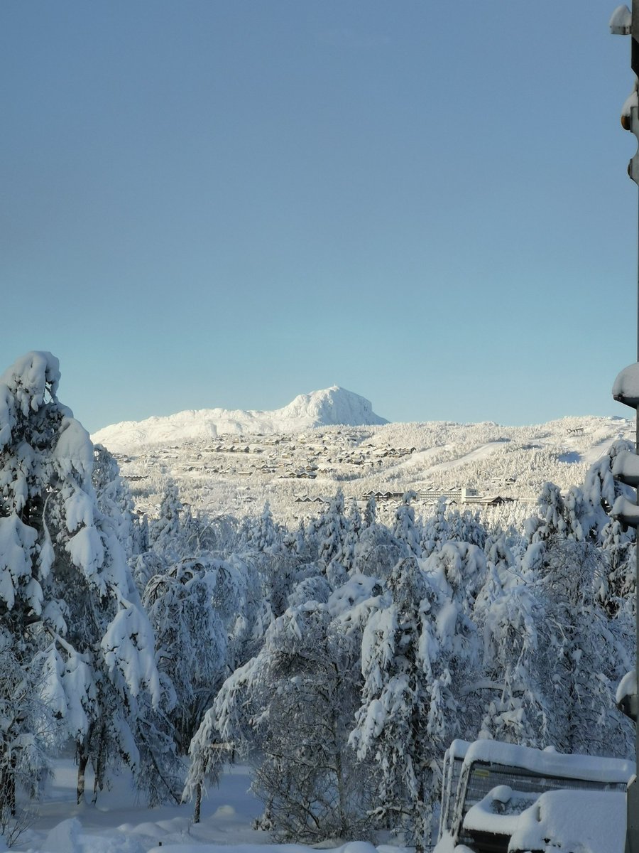 Veldig fint når tåken har lettet... Sett fra Beitostølen Helsesportsenter