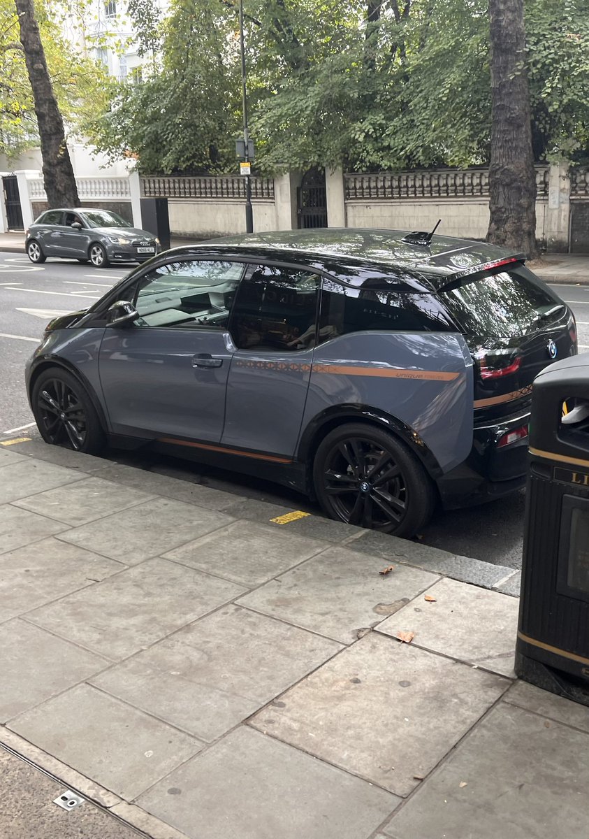 NorthShorePlaid's tweet photo. @OfficialABQ @DunkenKBliths I drove #BMW for almost 700k miles.  Then they spent $1B on this and said they were serious about #EV!! Umm. NOT! I hope to never buy an #ICEcar again. https://t.co/V2MyCehfE7