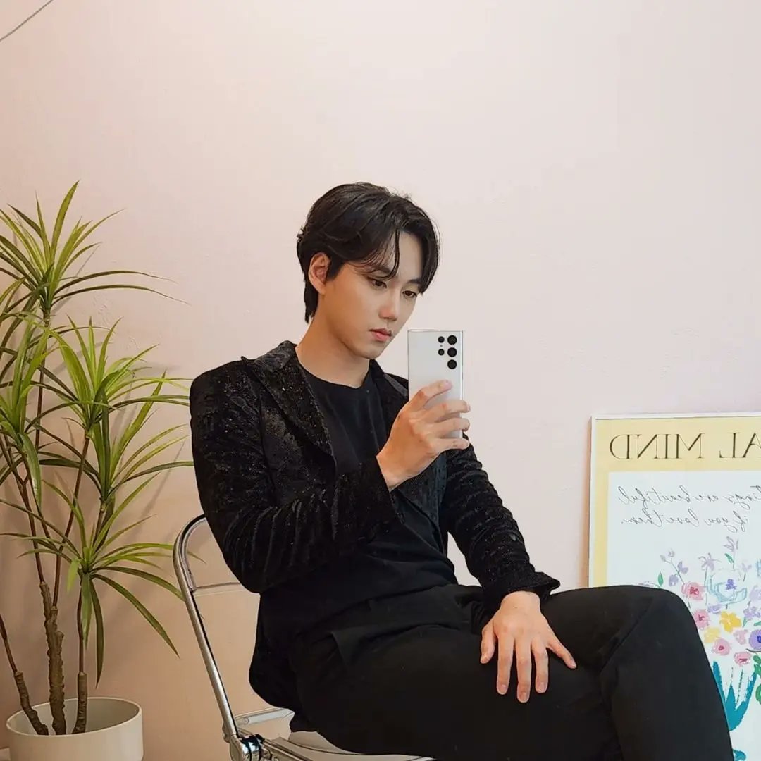 oficialvavcol's tweet photo. Actualización #Baron | ☺️👋
#브이에이브이 #VAV #vampz #vavbaron #baronvav #kpop #korea @VAV_official @twt_VAV https://t.co/tt7wPTShae