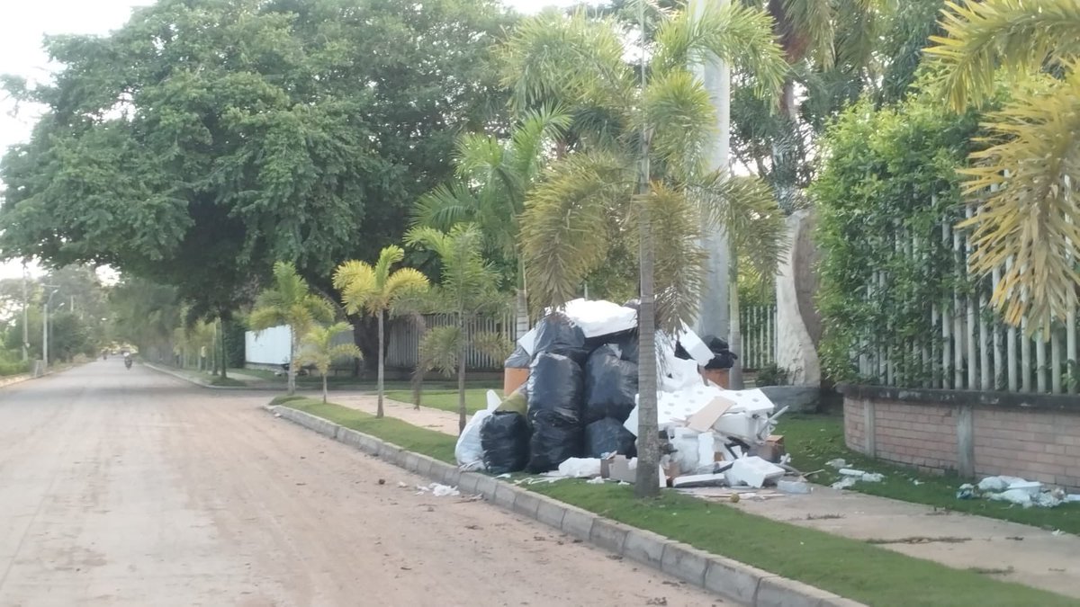 pulsodeltiempo2's tweet photo. @MarcosDanielPG Y Montería llena de basuras,malos olores,lixiviados y usted nada que se pronuncia contra @UrbaserMonteria .
Que Bárbaro. https://t.co/n3xOwKElyU