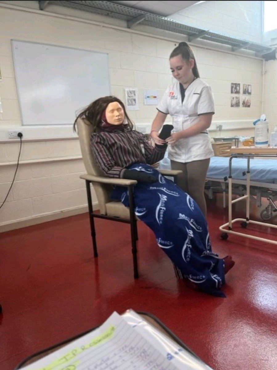 dhulaigh's tweet photo. Our #pre-uni #nursing #students are doing #skills demos this week. Here they are performing #temperature, #pulse &amp; #respiration #checks. #Apply now at https://t.co/wd1HOhHMTR https://t.co/nO1PuuyhGm