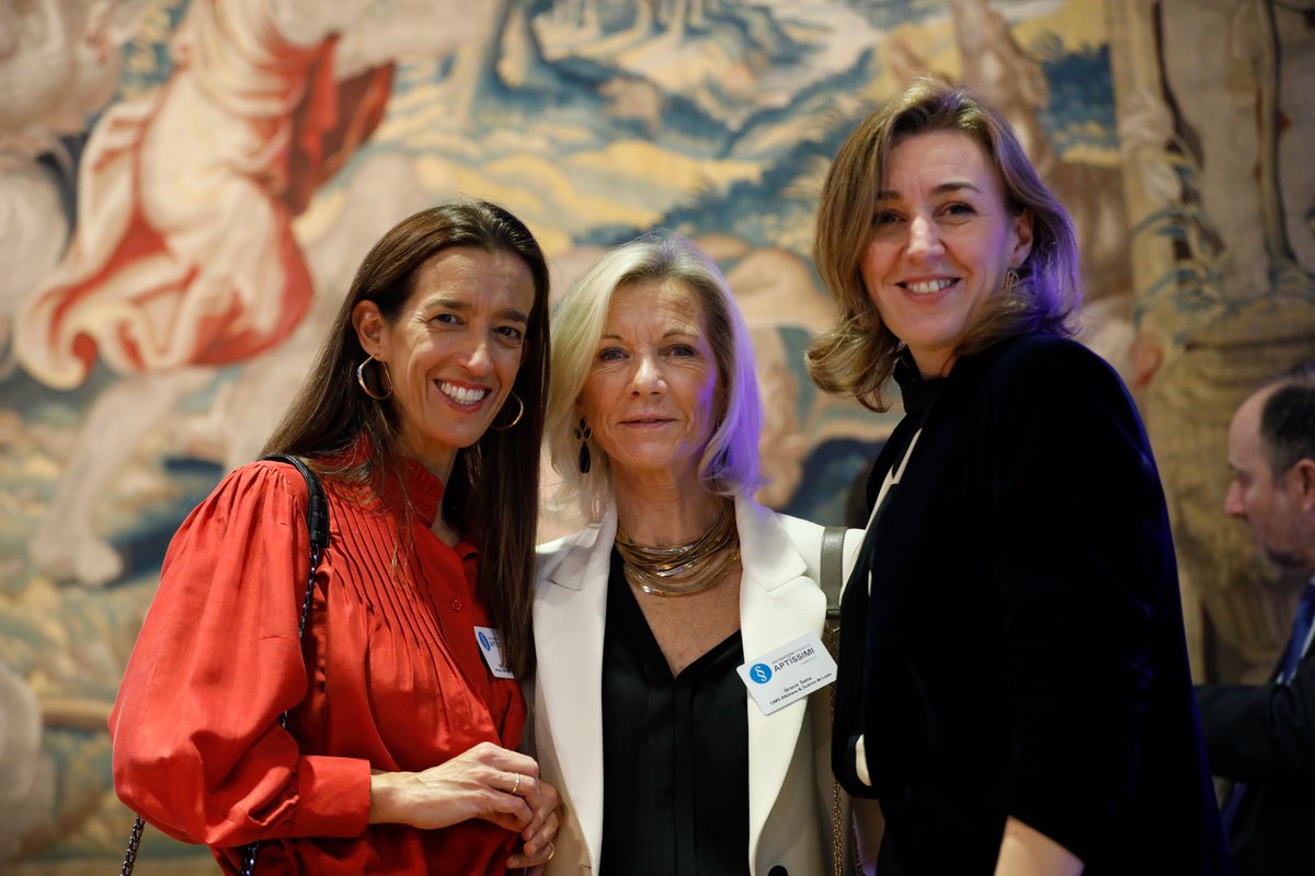 ESADEAlumni's tweet image. ¡Gracias a todos por formar parte de la XIV Edición de los Premios #Aptissimi! Fue un encuentro muy especial y esperamos que hayáis disfrutado de la velada.
#EsadeAlumni