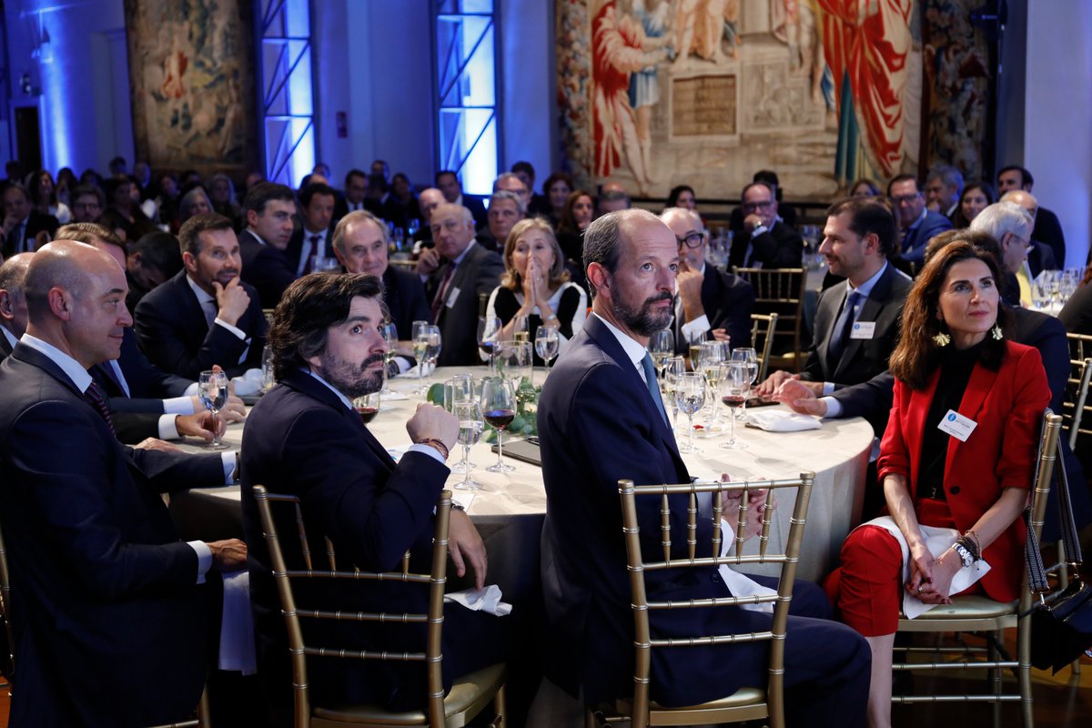 ESADEAlumni's tweet image. ¡Gracias a todos por formar parte de la XIV Edición de los Premios #Aptissimi! Fue un encuentro muy especial y esperamos que hayáis disfrutado de la velada.
#EsadeAlumni