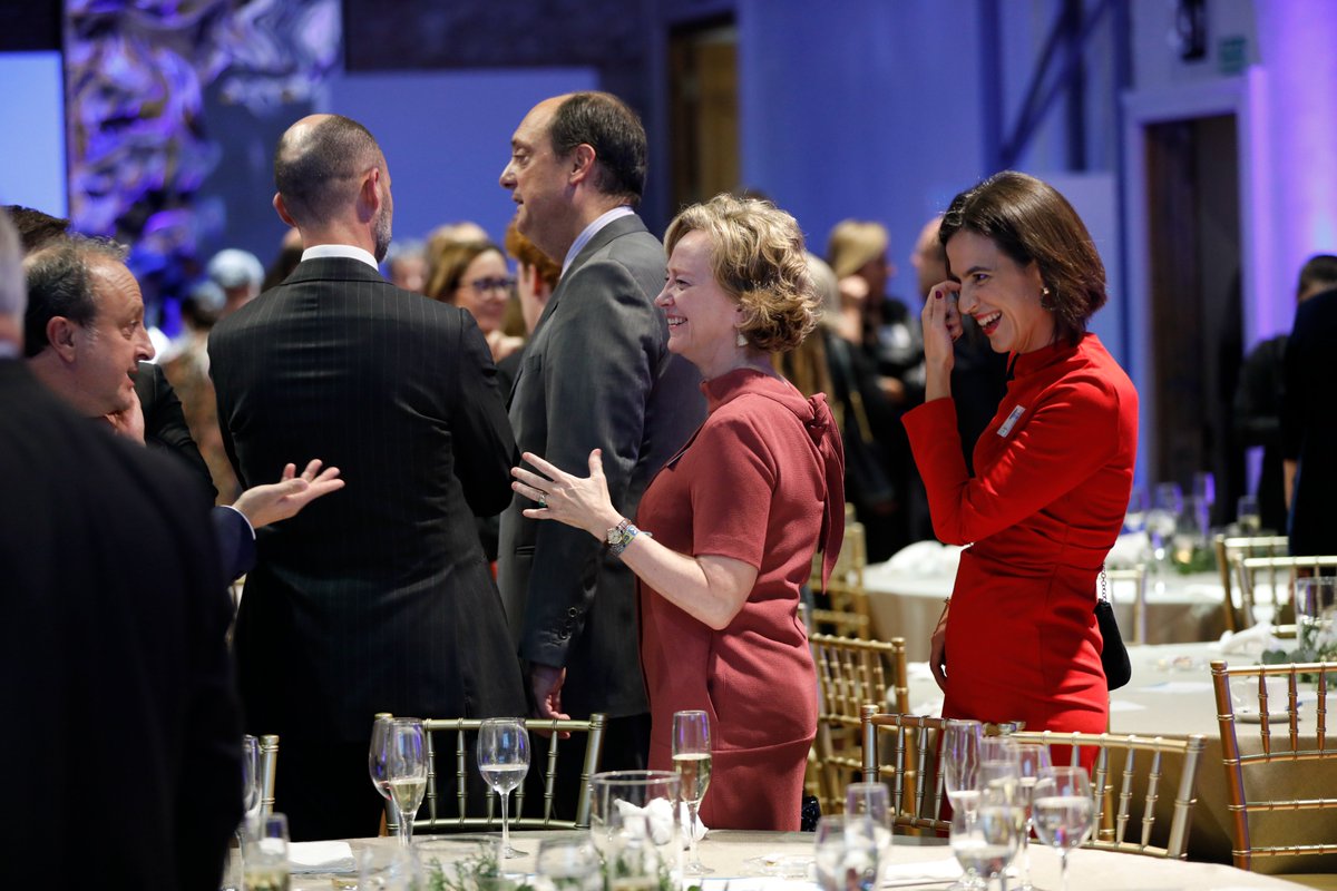 ESADEAlumni's tweet image. ¡Gracias a todos por formar parte de la XIV Edición de los Premios #Aptissimi! Fue un encuentro muy especial y esperamos que hayáis disfrutado de la velada.
#EsadeAlumni