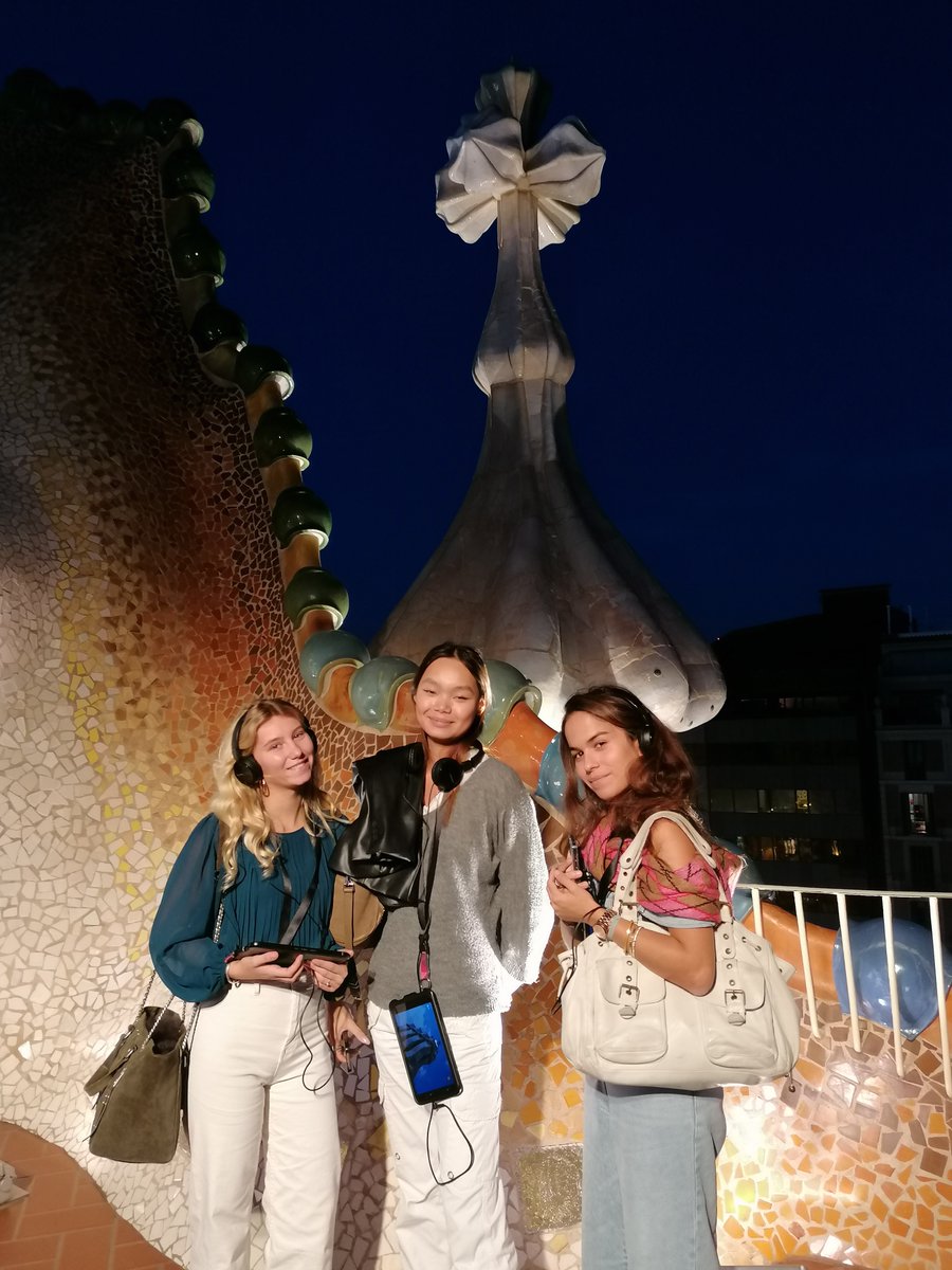 Nuestras estudiantes de Mediaschool Barcelona ECS2 visitaron la Casa Batlló, Declarado Patrimonio Cultural de la Humanidad por la UNESCO, obra del arquitecto Antoni Gaudí y uno de los ejemplos más importantes del Modernismo Catalán.
@MediaSchoolGr @KLmediaschool @FranckPapazian