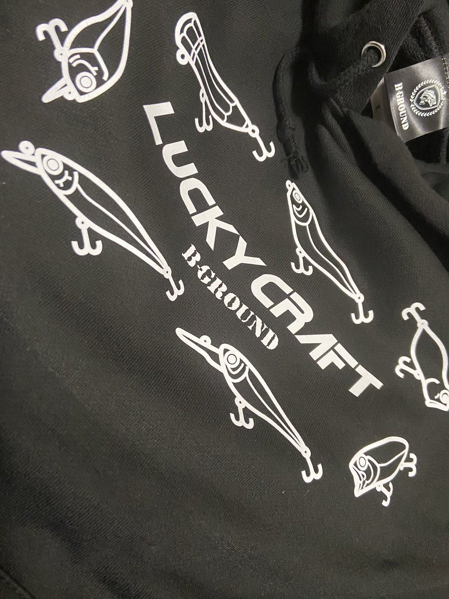 SQAizm1987's tweet photo. ビーフリーズライズアップ先行予約で買ってなかった残りの2色も結局購入！
滑り込みでなんとか手に入ったパーカーもいいデザイン(^^)
#LUCKオリカラ　#B_GROUND
#ラッキークラフト https://t.co/6659vT3FOl