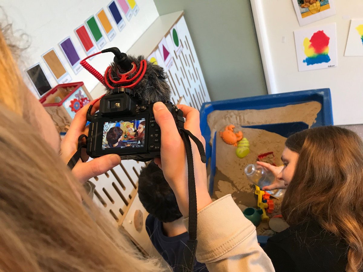 💡 Ken je groep Raveleijn bij kinderdagcentrum Stijntje Buys al? Hier komen behandeling en onderwijs samen. Per kind wordt gekeken wat er nodig is om de stap naar onderwijs zo klein mogelijk te maken. Wij mochten de mooie samenwerking tussen Driestroom en Talita Koemi filmen!