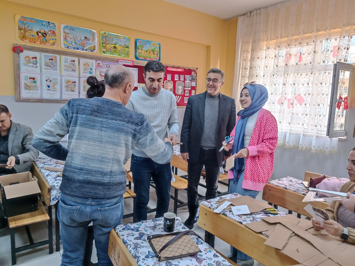 Siirtyunusemre2's tweet photo. Okulumuzda Okul Temeli Gelişim Programı kapsamında Siirt Üniversitesi Öğretim üyesi Sayın Doç. Dr.Halil Coşkun ÇELİK tarafından STEM Eğitiminde  Yeni Yaklaşımlar semineri düzenlendi...

@hcoskuncelik @msabir_cevik @nezircevik @mem_siirt @dnzdp1979 @abbas5656 https://t.co/FHLekZZ7XP