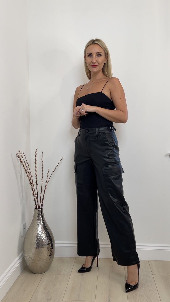 abicampbell01's tweet photo. Finding petite trousers that fit…love it!!

Petite girls | petite fashion | ASOS | petite style | https://t.co/0ZwK3RH1f3
