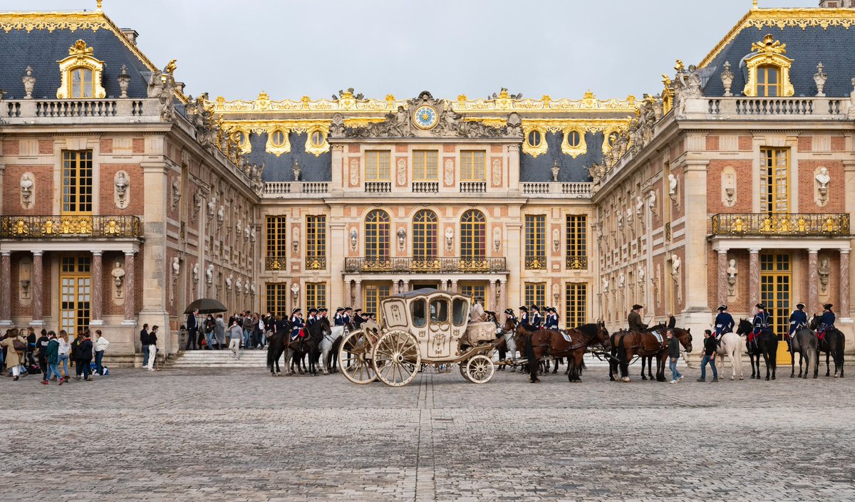 CVersailles's tweet photo. 🇫🇷 Retour en images sur les coulisses du tournage de la série Marie-Antoinette, une Création Originale CANAL+, disponible en intégralité sur myCANAL
🌍 A look behind the scenes of the shooting of the series Marie-Antoinette, a CANAL+ Original Creation, available on myCANAL https://t.co/o2qPgzZo2R