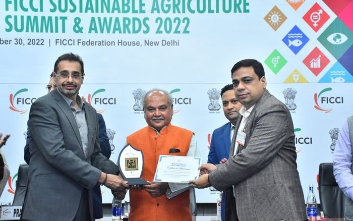 AgriculturePost's tweet photo. SLCM bags FICCI Sustainable Agriculture Awards for innovative solutions to reduce post-harvest loses

#Cick 2 Read: https://t.co/KMzWoU9AHn

#SustainableAgriculture #PostHarvestManagement #AgriReach #Commodity #ArtificialIntelligence #MachineLearning #InternetOfThings https://t.co/GDbpSXoEJc