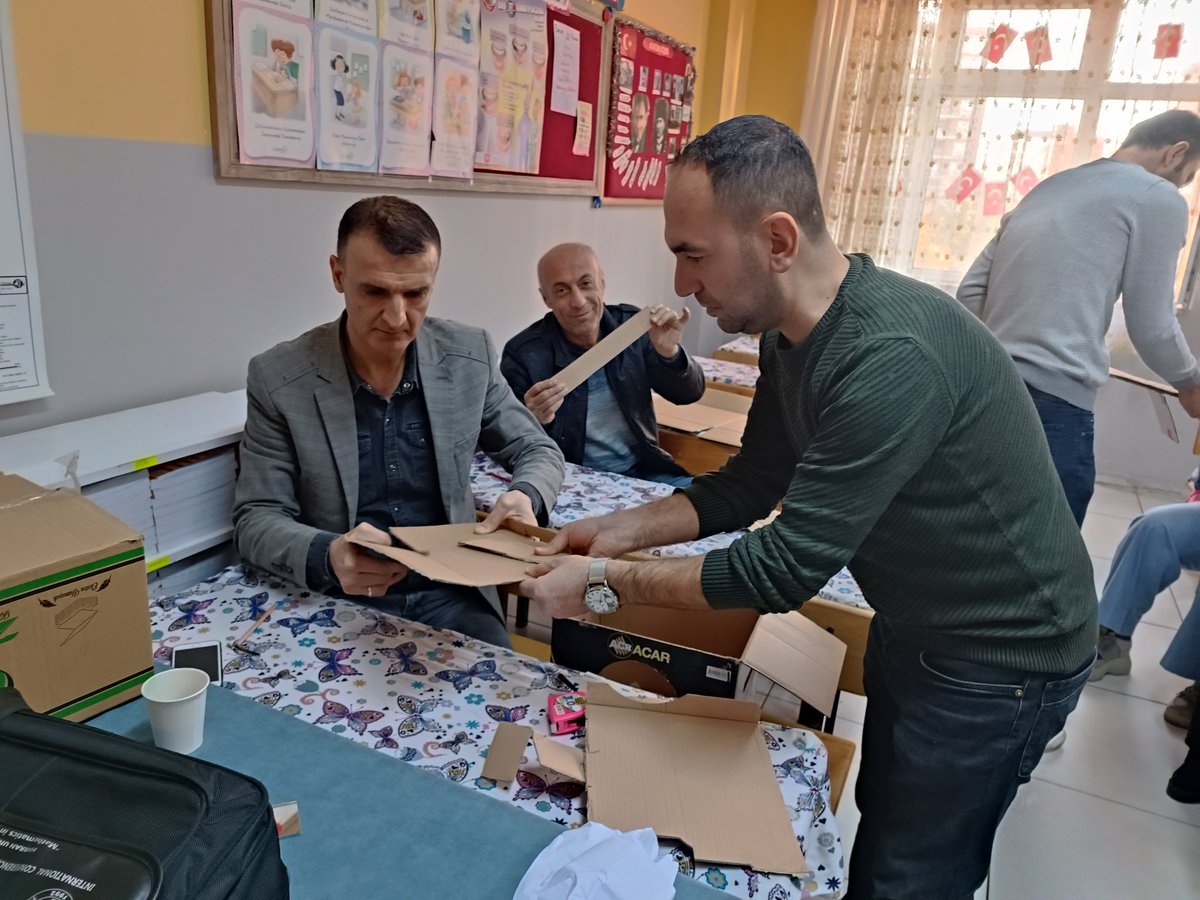 Siirtyunusemre2's tweet photo. Okulumuzda Okul Temeli Gelişim Programı kapsamında Siirt Üniversitesi Öğretim üyesi Sayın Doç. Dr.Halil Coşkun ÇELİK tarafından STEM Eğitiminde  Yeni Yaklaşımlar semineri düzenlendi...

@hcoskuncelik @msabir_cevik @nezircevik @mem_siirt @dnzdp1979 @abbas5656 https://t.co/FHLekZZ7XP