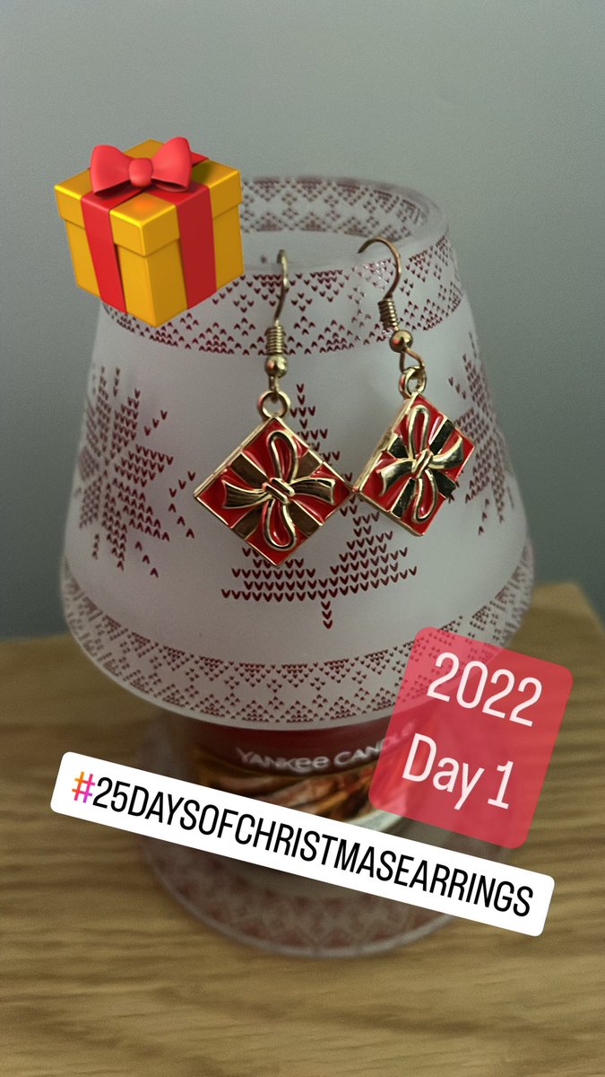 crumble_1986's tweet photo. #day1 of 2022’s #25daysofchristmasearrings https://t.co/q2G0B2QClM
