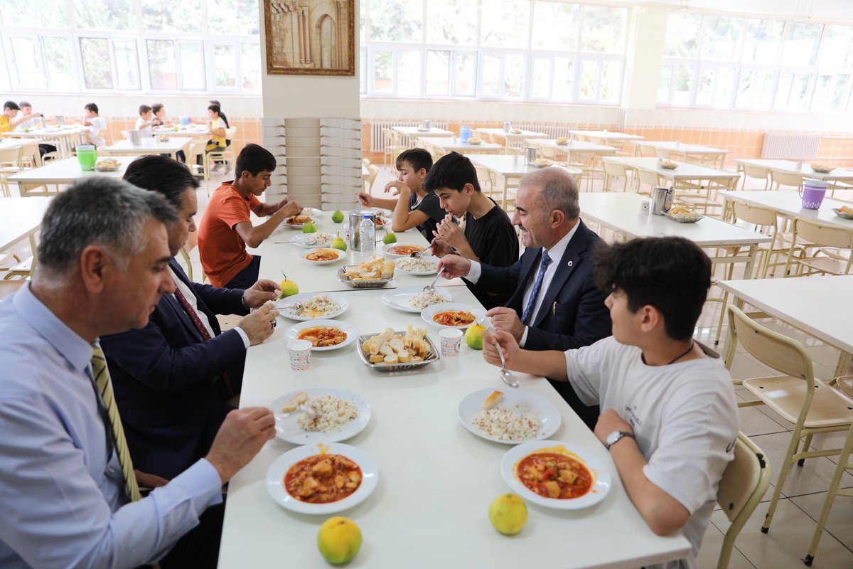 Taşımalı öğrencilerin yemeği il milli eğitimin mutfağından
mardinlife.com/tasimali-ogren…