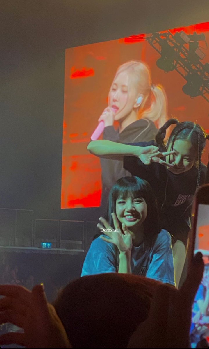 bvlgrlisa's tweet photo. 🥺���🥺🥺 https://t.co/QrEt2zVLWN