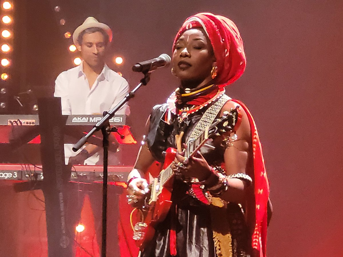 PierChapdelaine's tweet photo. Adresse incontournable à #Bobigny, la @MC93Bobigny. Et sacré moment hier soir avec Fatoumata Diawara avec Les Go de #Bamako. #standwithmali https://t.co/xLwZbBV3CY
