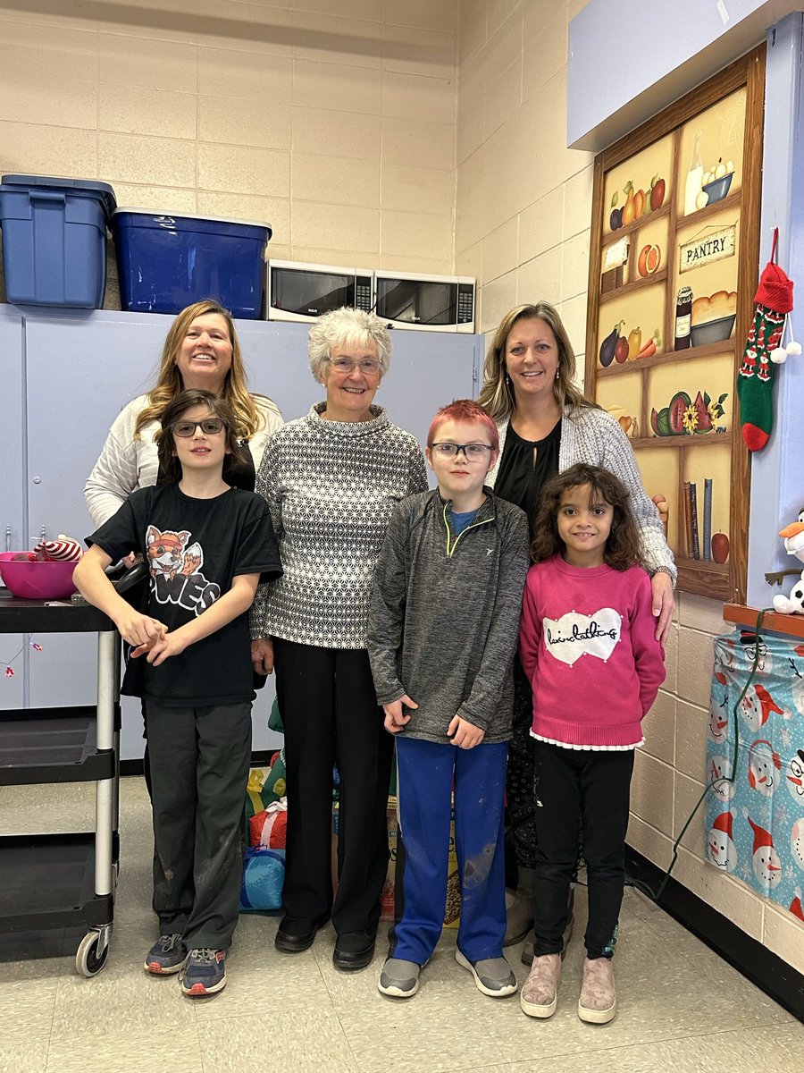 PWES_AVRCE's tweet photo. Connie Veinotte from Wolfville and Area Inter-Church Council presents a generous donation to our school breakfast program. Funds will also help to subsidize lunches. 🦊❤️🙏🏽 @AVRCE_NS https://t.co/hBbMrewRMG