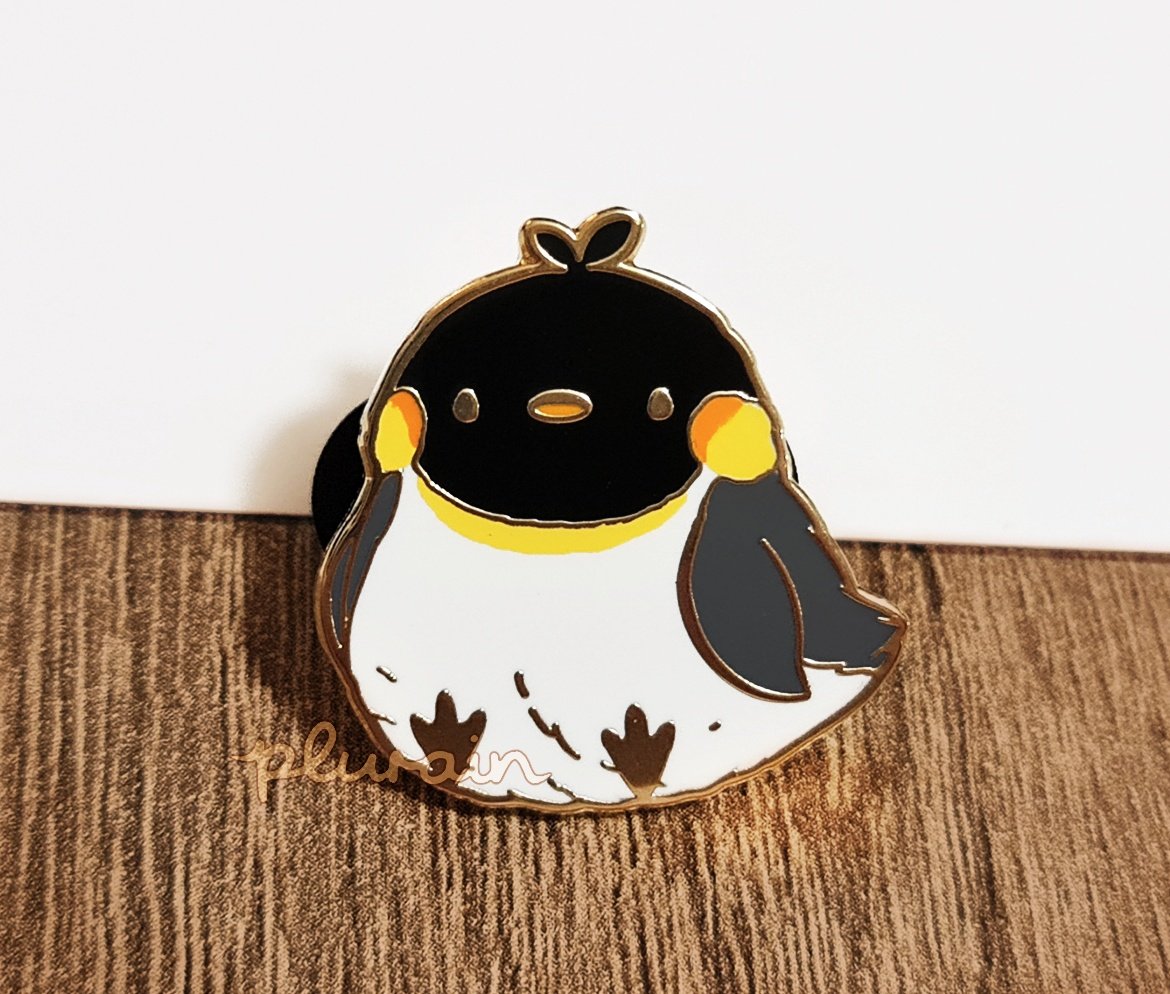 ppplurain's tweet photo. Penguin 🐧 I would love to make more penguin pins someday 🥲 https://t.co/lkENhufeYd