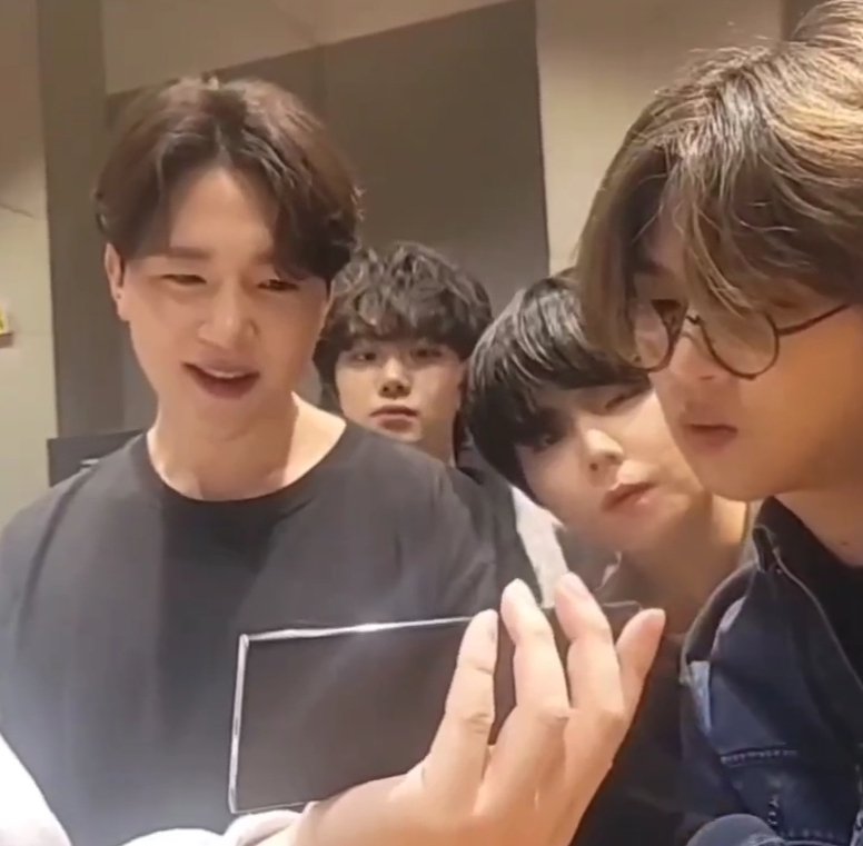 oldzzs's tweet photo. 현상아 자신감있게 껴라 https://t.co/Gj3b5r1wuo