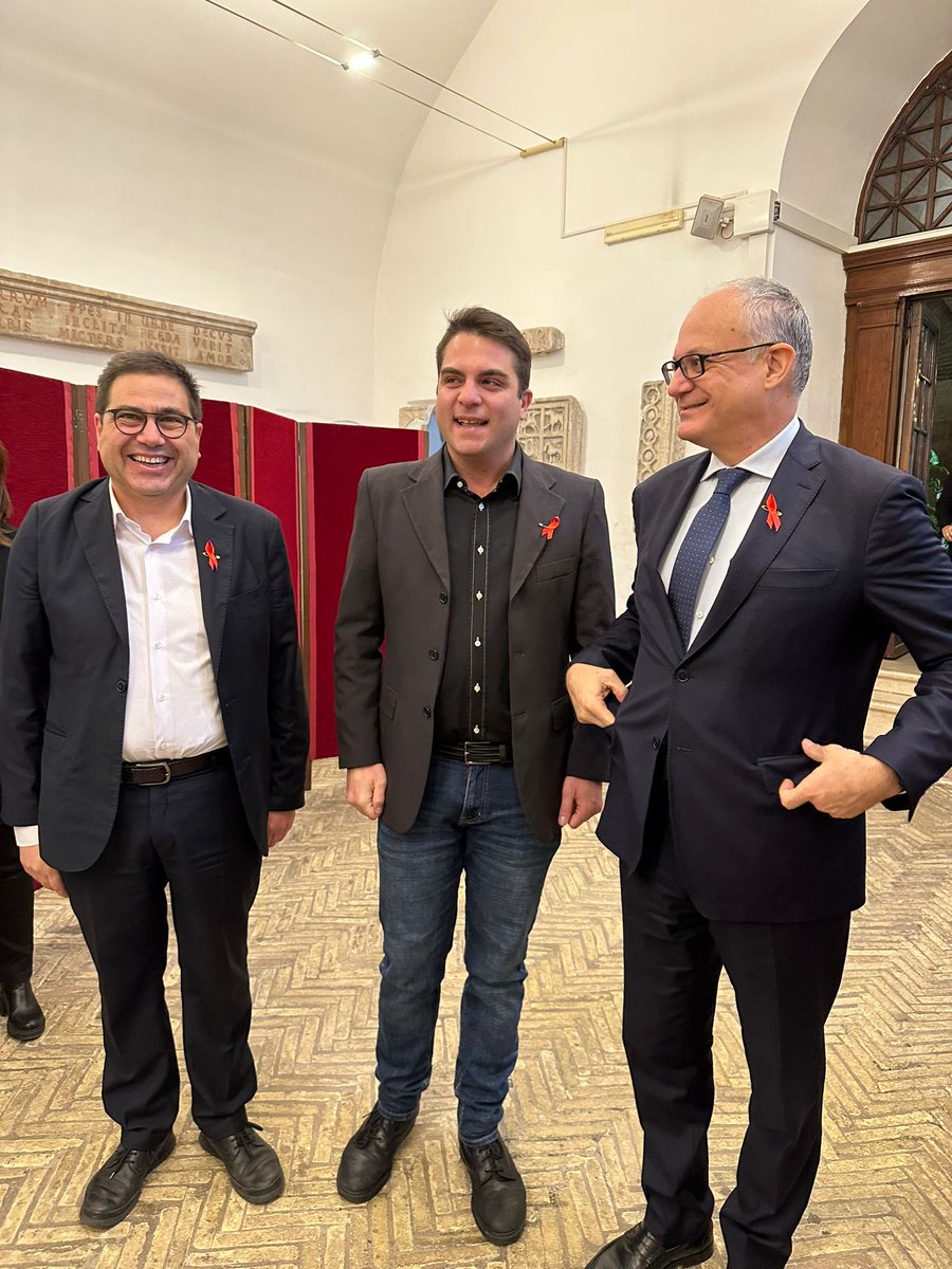 mariomieliroma's tweet photo. Grande partecipazione in Campidoglio al Test Day organizzato oggi da @mariomieliroma e #Anlaids in occasione del #WorldAIDSDay 
Oltre la metà dellə consiglierə sì è sottoposta al test e @gualtierieurope ha rinnovato l'impegno di Roma vs le malattie sessualmente trasmissibili https://t.co/WUINZs6GBS