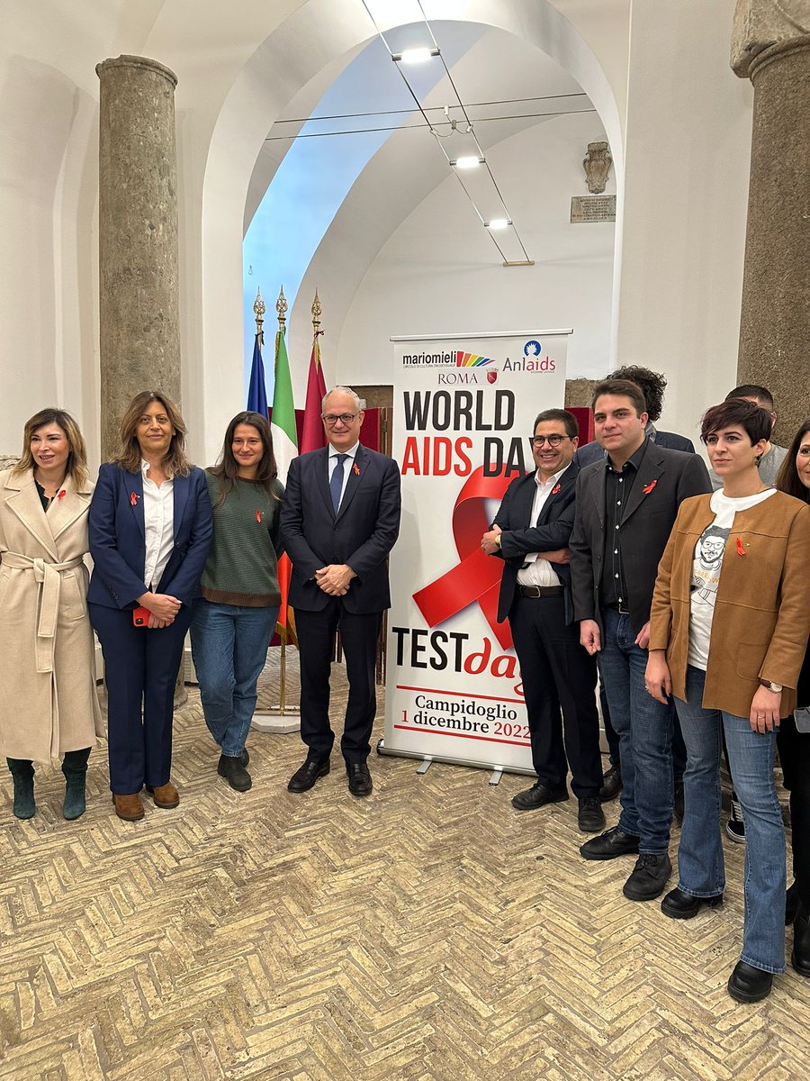 mariomieliroma's tweet photo. Grande partecipazione in Campidoglio al Test Day organizzato oggi da @mariomieliroma e #Anlaids in occasione del #WorldAIDSDay 
Oltre la metà dellə consiglierə sì è sottoposta al test e @gualtierieurope ha rinnovato l'impegno di Roma vs le malattie sessualmente trasmissibili https://t.co/WUINZs6GBS