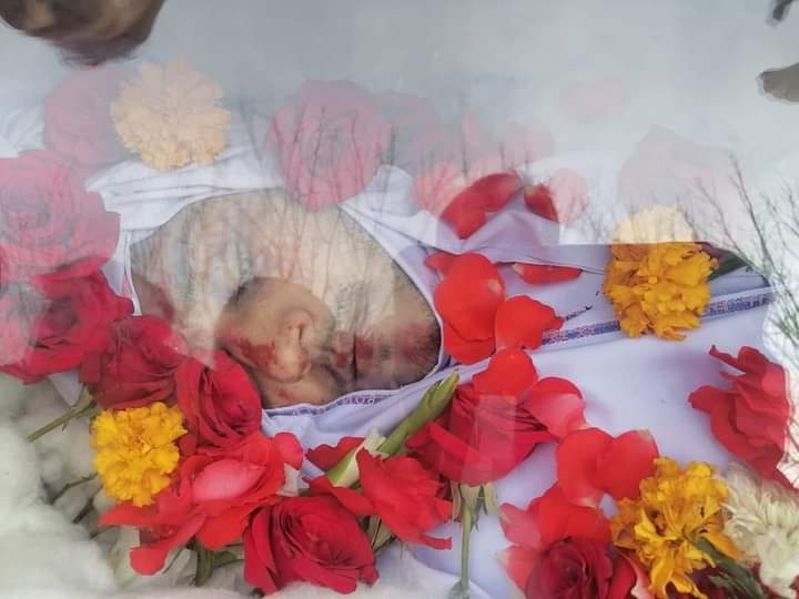 freeAfghans123's tweet photo. وطن خوږ ده مګر ژوند په کې غذاب ده 😭
د شهيد ستانکزي اخره ارمګاه😭
#SaveAfghan #FreeAfghanistan #BanTaliban https://t.co/vCETn0jKQe