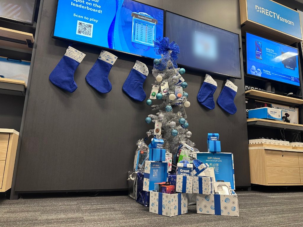 Tree.
Stockings.
#LifeAtATT wrapping paper!? 🤯
Our retail teams have got this decorating thing down!