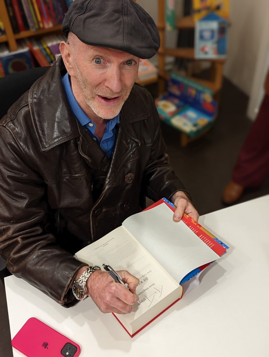UitgeverijUBHS's tweet photo. De afgelopen dagen bezocht @simonmontefiore Nederland en België om te vertellen over zijn nieuwste boek "De wereld". Dank aan alle betrokkenen voor twee zeer geslaagde avonden in Amsterdam en Mechelen. #DeWereld https://t.co/YP2mNh2cLb