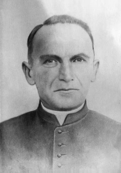MajdanekMuseum's tweet photo. 30.12.1942|Blessed🇺🇦Priest Emilian Kowcz was arrested in Przemyślany for aiding, baptising &amp; sheltering Jews. He was taken to the Gestapo prison at Łącki St. in Lviv from where he was deported to #Majdanek 8 months later. The parson of Majdanek perished in the camp in March 1944. https://t.co/lrXfENQDJb