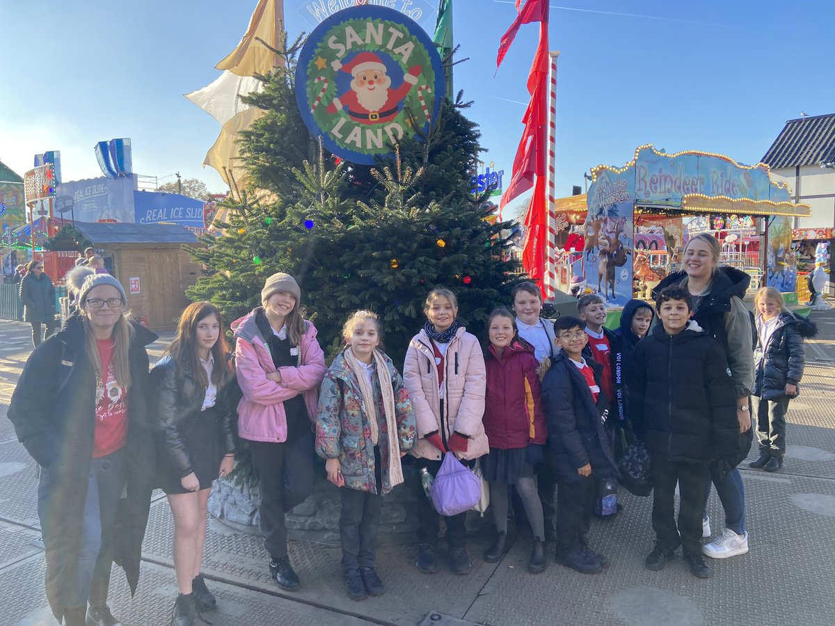 Exploring winter wonderland! <a href="/HJAMrsUpfield/">Mrs Upfield</a> <a href="/HumboAcademy/">Humberstone  Academy</a>