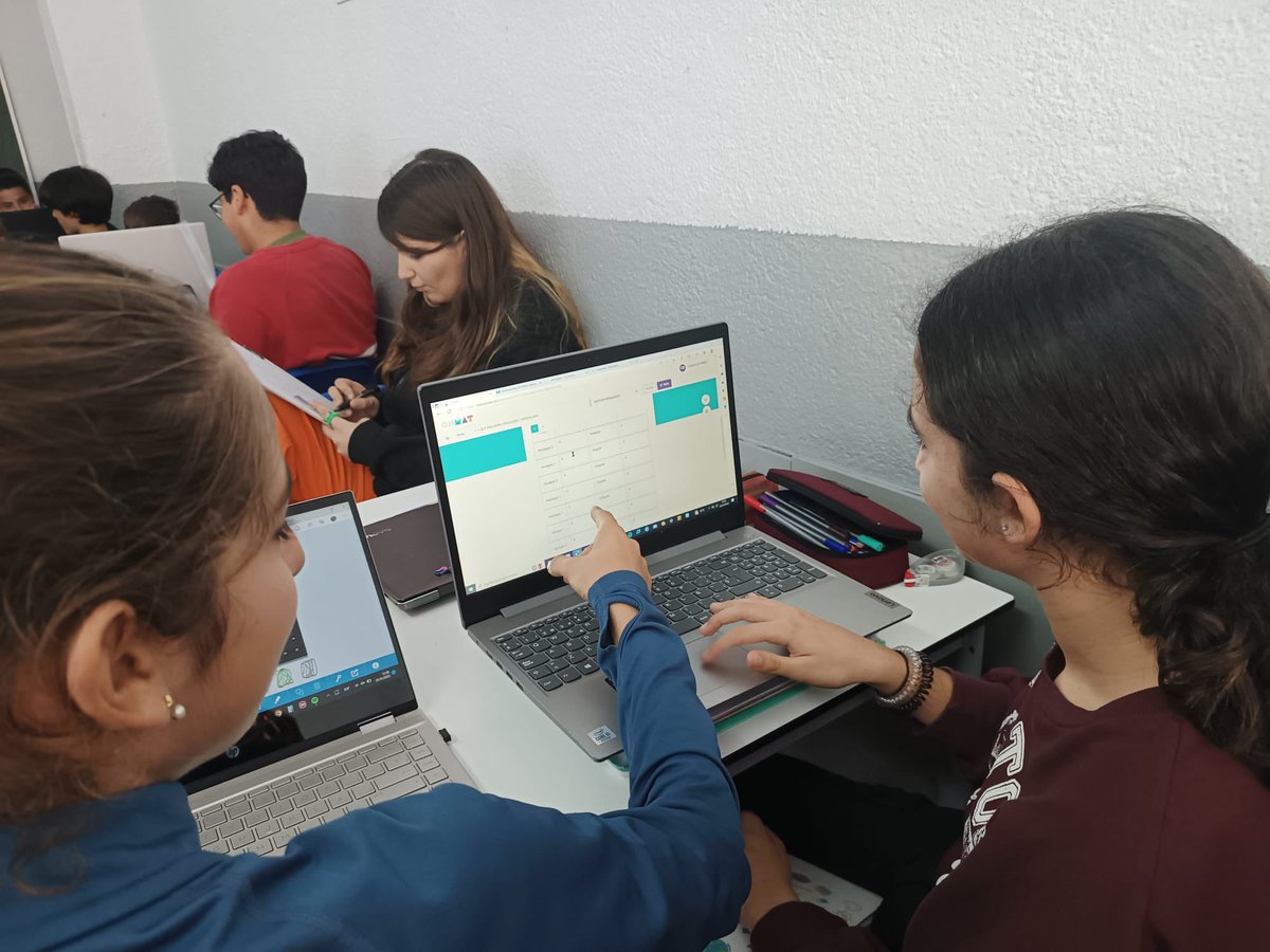 CEM1931's tweet photo. | ESO |
L' alumnat de 1r de l'#ESO fan servir el geeoplà per observar el nombre de diagonals de diferents polígons, amb el suport de l'#ONMAT 👩🏼💻👨🏽💻
@tekmaneducation
#educacio #somcem #Mollet https://t.co/fUvNln1j2c