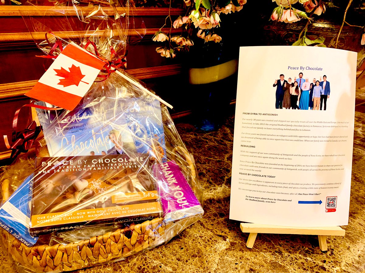FelicitySCan's tweet photo. I can’t think of a better prize for our @CitImmCanada raffle raising money for @sgdd_asam Children’s Choir in 🇹🇷 than @Peacebychoco Snack and Story Box ☮️🍫🇨🇦 #IStandwithRefugees https://t.co/sXHYK6heWR
