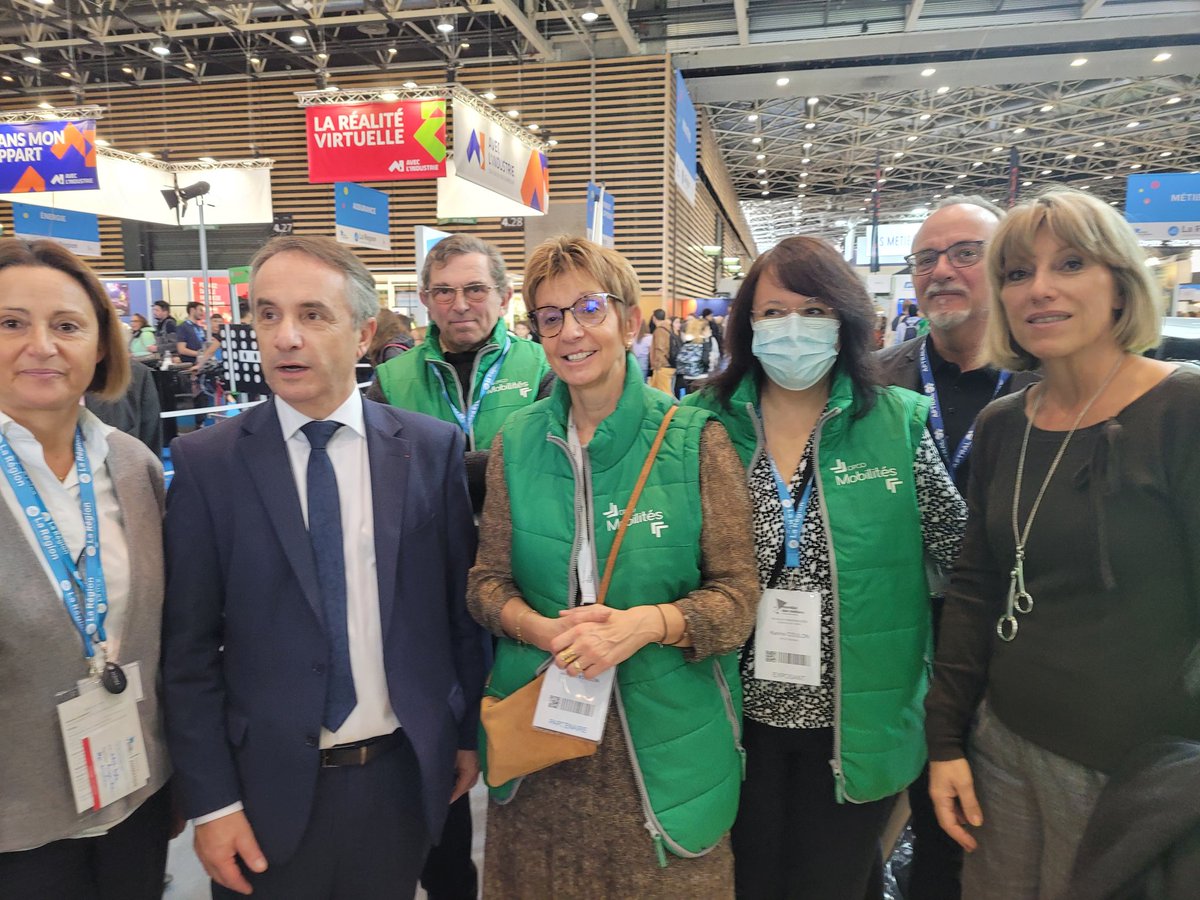 Séverine MICHAUD Présidente de la FNTR AURA accompagnée des ses partenaires de l'AFTRAL et de L'OPCO, accueillent Sur le stand du mondial des métiers Jacques 
 BLANCHET Vice-président à la formation professionnelle Région AURA et confirment les 50000 emplois à pourvoir en AURA.