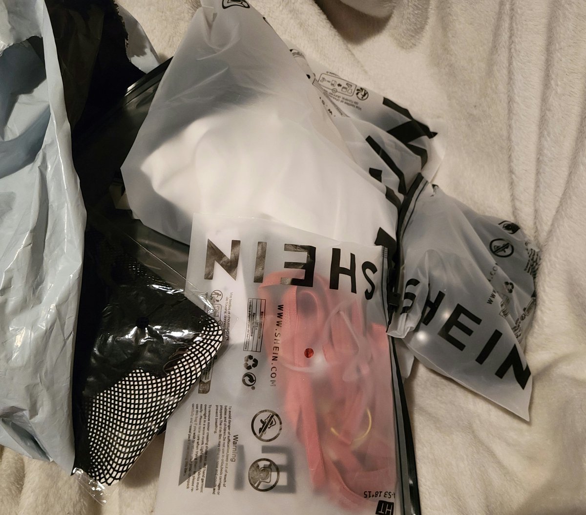 Content from chloecurveshotwife