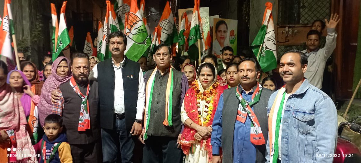 mudit_aggarwal's tweet photo. दिल्ली नगर निगम चुनाव में वार्ड धीरपुर से कांग्रेस उम्मीदवार मिथलेश मलिक जी के साथ राउंड लिया। इस दौरान सुरेंद्र मलिक जी और सैकड़ों लोग मौजूद रहे। #MCDElections2022 https://t.co/UcL4JS6Vy7