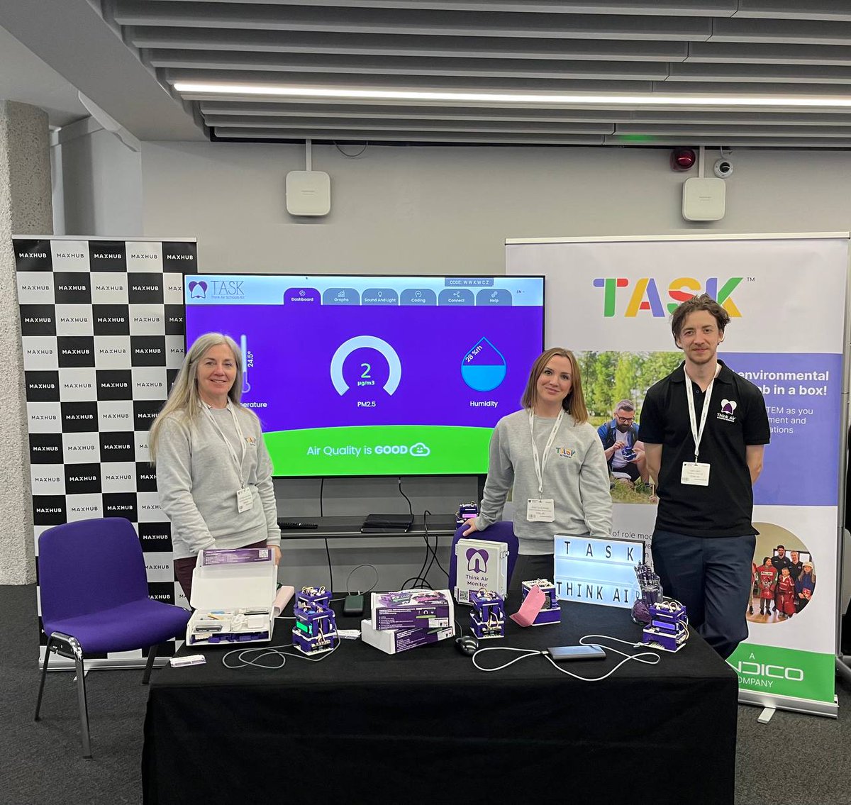 LearnWithTASK's tweet photo. We’re at @IndeSchools today talking all things #STEM and #airquality! 

To find out more, stop by to say hello to Catherine, Rebecca, and Sam 👋

#ISC22  | #IndeSchools https://t.co/tXNRdmISDt