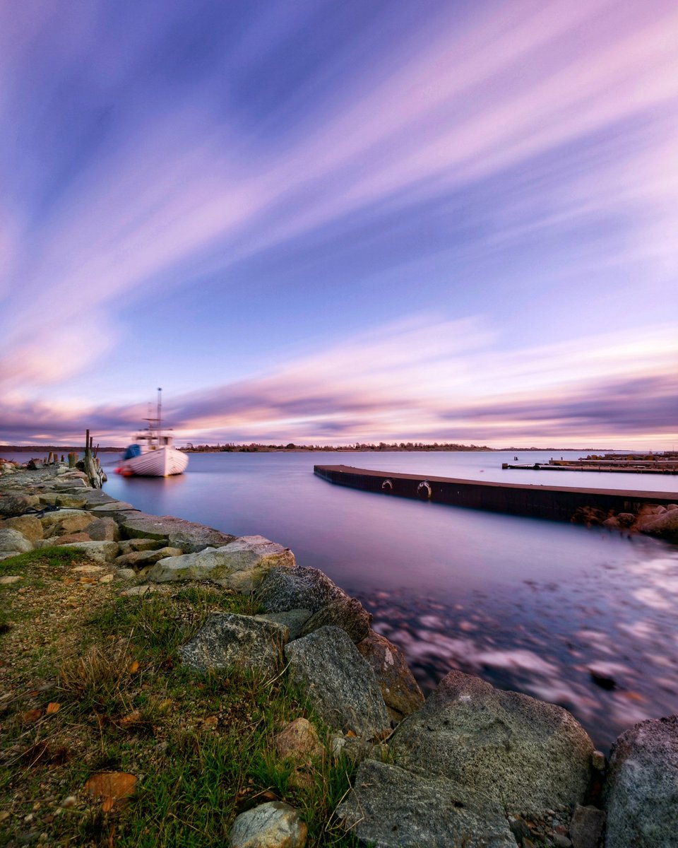 CavePhotography's tweet photo. Long exposure clouds at dusk 💕 #longexposure #seascape #sea #dusk #sunset #sunsetphotography #Sweden https://t.co/aGjFTbkuuu