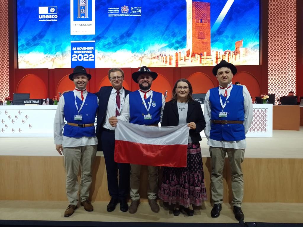 PLinUNESCO's tweet photo. #IntangibleCulturalHeritage Committee made a decision to inscribe Polish tradition of #TimberRafting – #Flisactwo, on the intangible heritage list. Great success of our common 🇵🇱🇪🇸🇩🇪🇱🇻🇦🇹🇨🇿 nomination! Congratulations to @kultura_gov_pl for outstanding work on the application! https://t.co/ZqBVtR89dO
