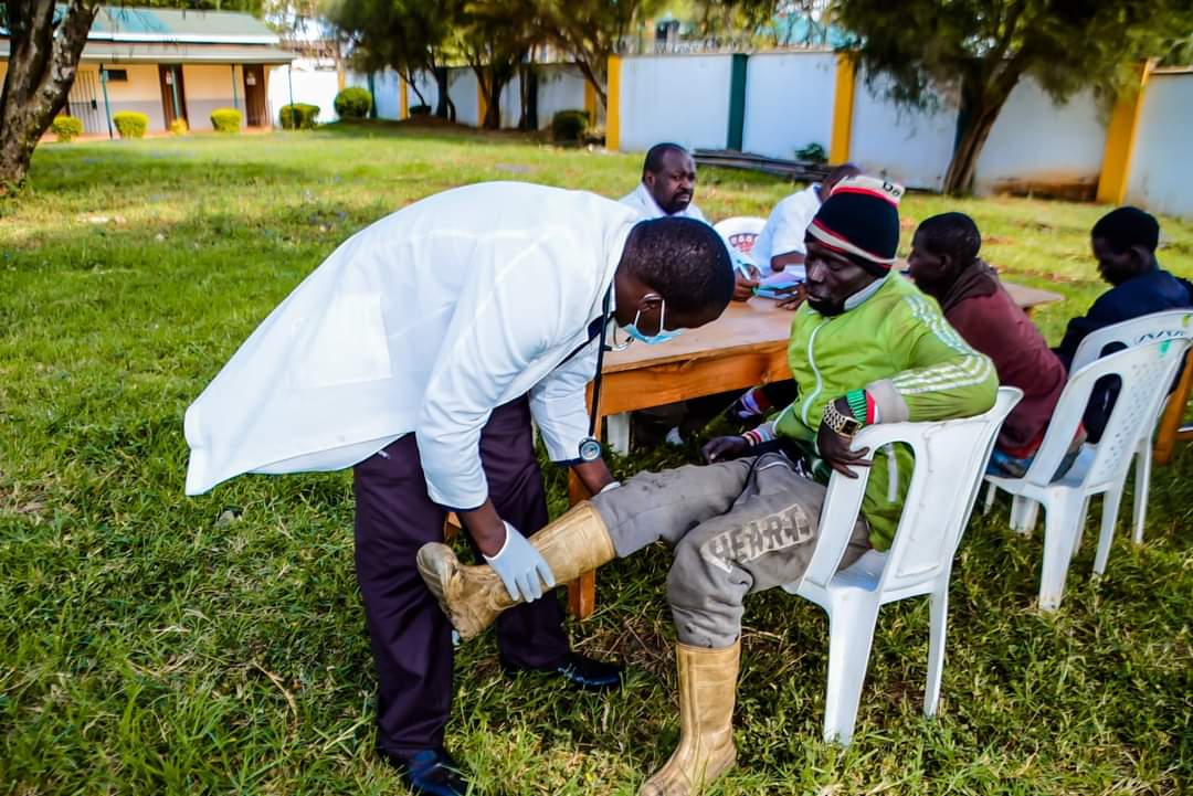 Marilisa_312's tweet photo. Jonathan Bii continues with operations of Sanitisation of Eldoret Town. Street families will be rehabilitated and later be reunited with their families. https://t.co/gmyrUxqBHl