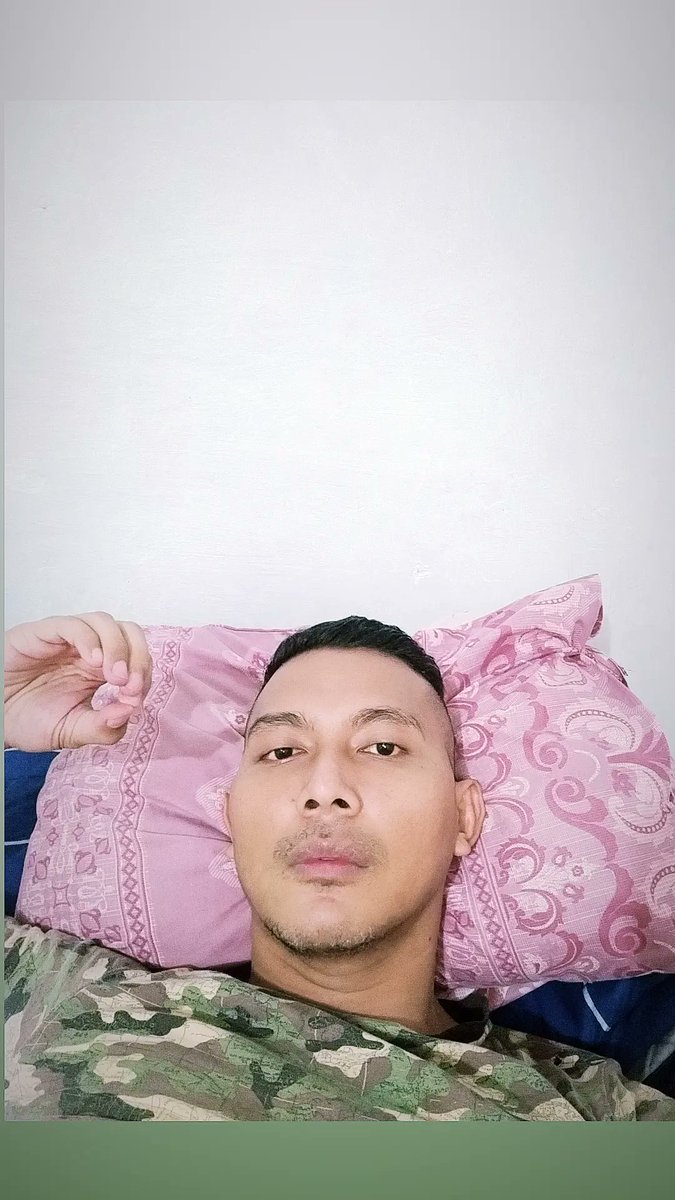 ddadddaddy's tweet photo. Butuh temen bobo biar ga sendirian terus 😅😅🤮🤮🤮 https://t.co/7FnpDL1bGI